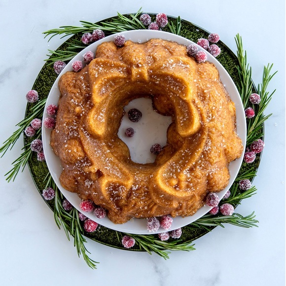 NORDIC WEAR CHRISTMAS WREATH BUNDT CAKE PAN - Picture 6 of 9